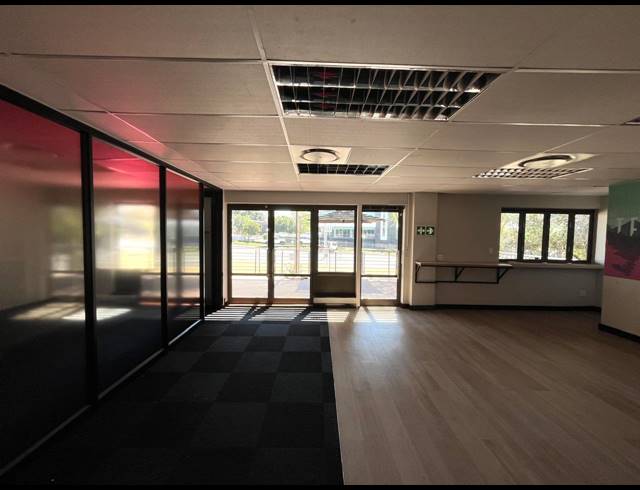 329M² OFFICE TO LET IN MAGALIESSIG